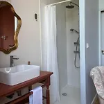 Chateau Lavalade 卡斯特尔萨拉桑