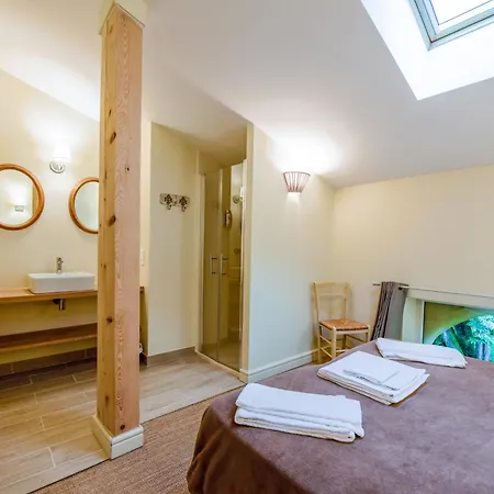 Pensión Manzana Au Chateau Lavalade *