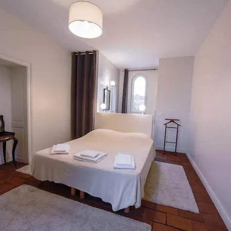 Pensión Manzana Au Chateau Lavalade Castelsarrasin