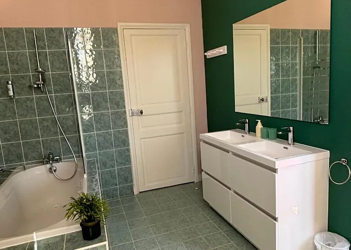 Chateau Lavalade 게스트하우스