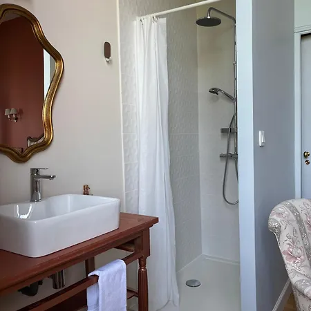 Chateau Lavalade 카스넬사라생