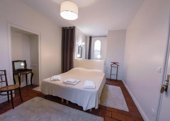 בית הארחה Chateau Lavalade קסטלסרסין