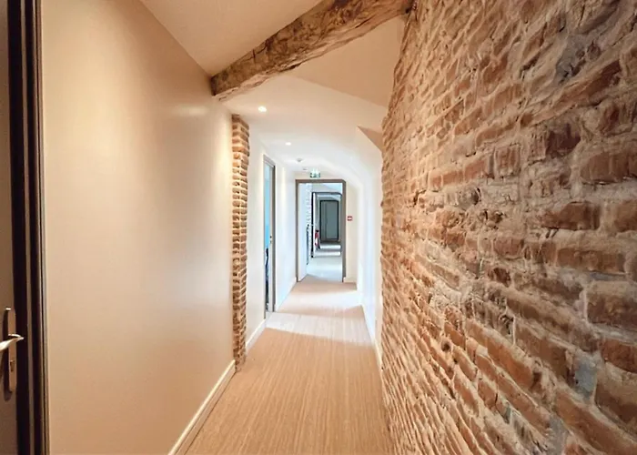 Chateau Lavalade בית הארחה