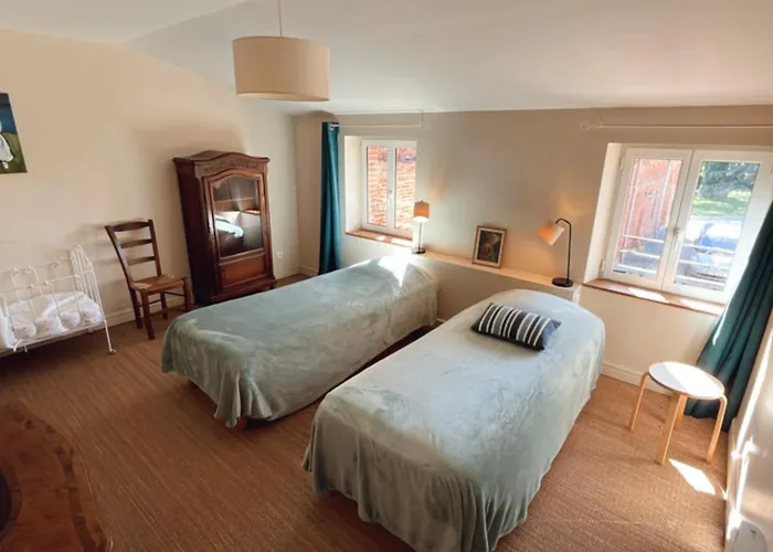 Chateau Lavalade בית הארחה *