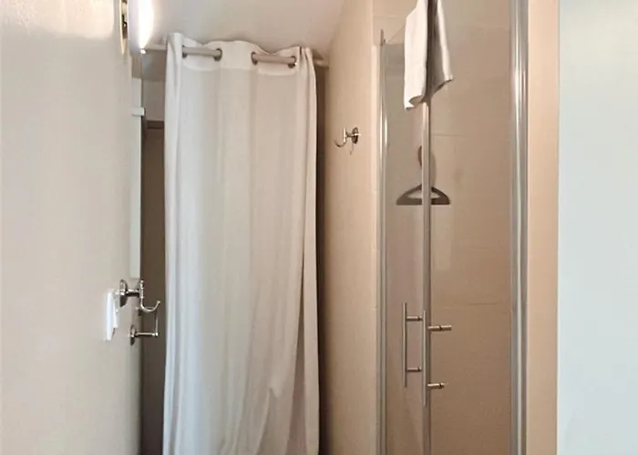 בית הארחה Chateau Lavalade *