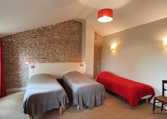 בית הארחה Chateau Lavalade *